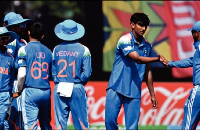 సెమీస్ కు యువ భారత్...సూపర్ సిక్స్ మ్యాచ్ లో పాక్ పై జయభేరి.